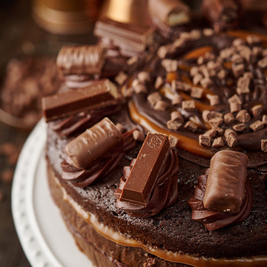 Twix and KitKat Cake (14 Portions)