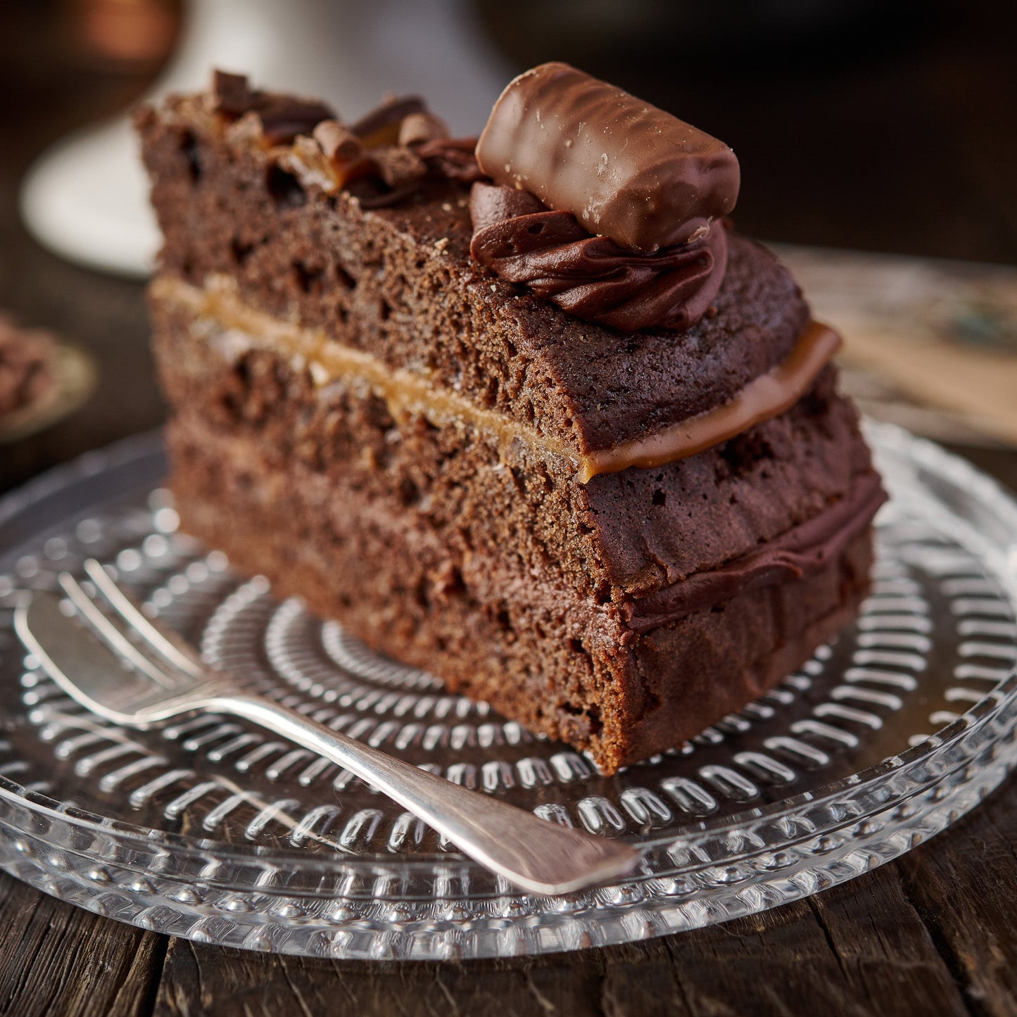 Twix and KitKat Cake (14 Portions)
