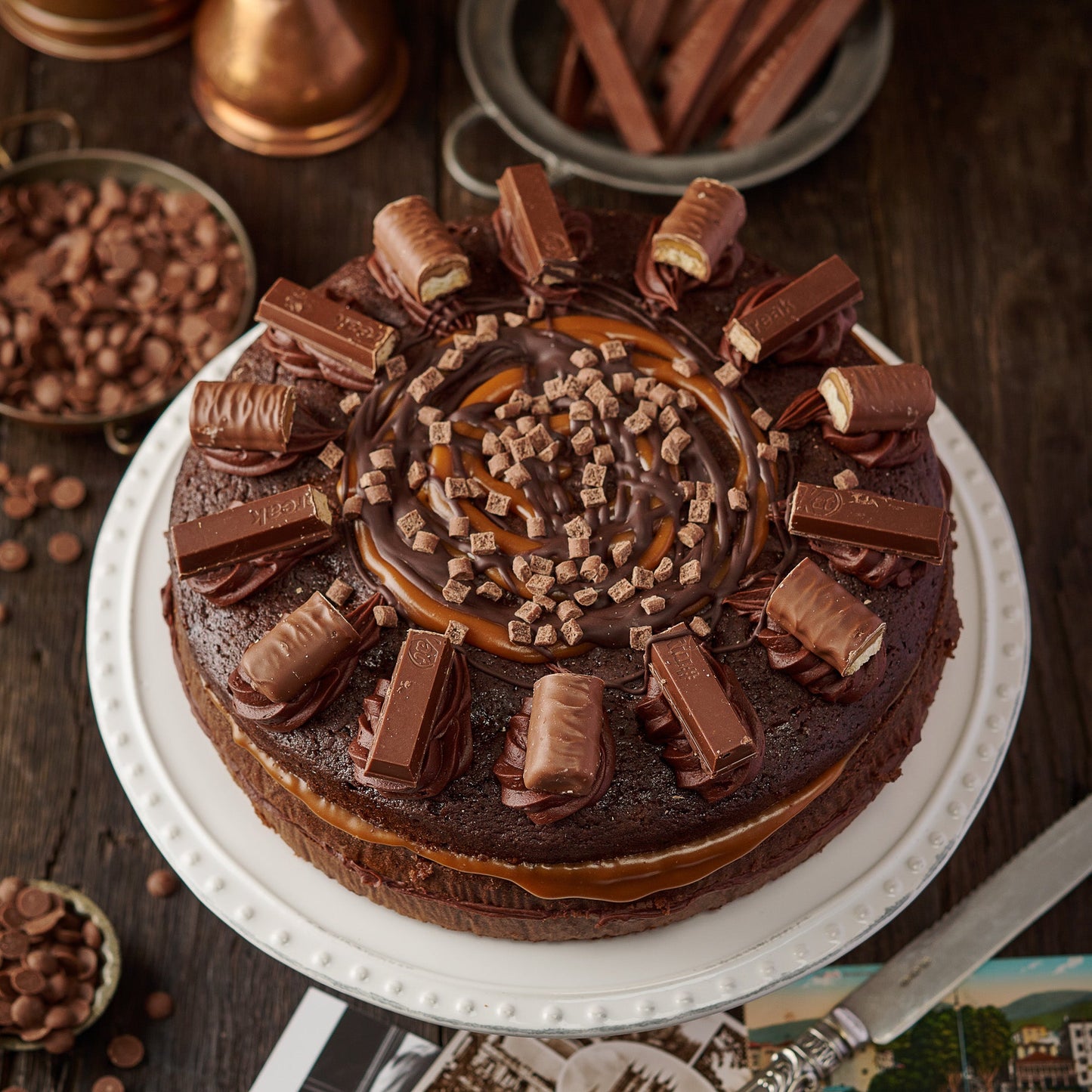 Twix and KitKat Cake (14 Portions)