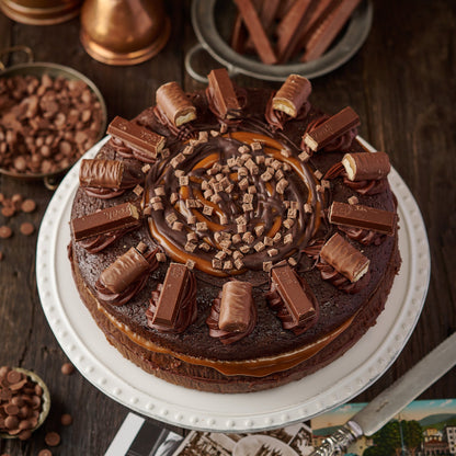 Twix and KitKat Cake (14 Portions)