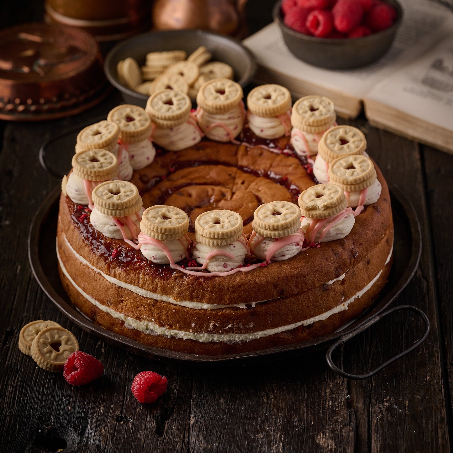 Jammie Dodger Cake (VEGAN)