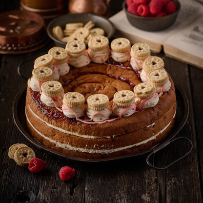 Jammie Dodger Cake (VEGAN)
