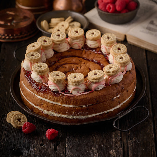 Jammie Dodger Cake (VEGAN)