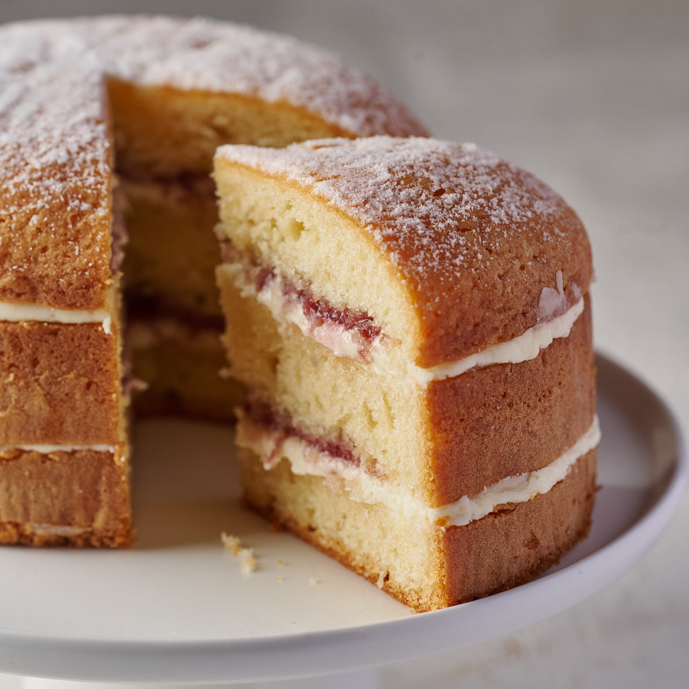 victoria sponge cake slice 